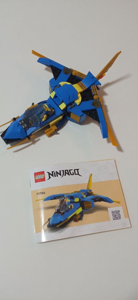 LEGO Ninjago: Avionul cu reactie Fulger EVO al lui Jay