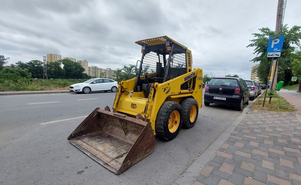 Miniexcavator Bobcat Miniîncarcător  Mini excavator  demolări  moloz
