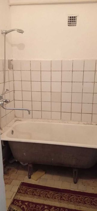 Продаётся квартира кирпичный Юнусабад3, 2/4/4 ор-р 5 Болница