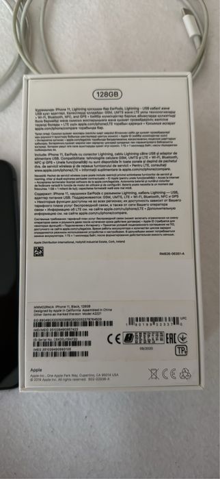 iPhone 11 Black 128GB + incarcator + casti + husă