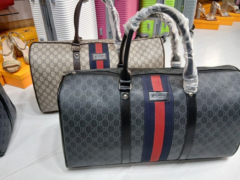 Geanta voiaj Louis Vuitton noua, 2 bucati 400 lei