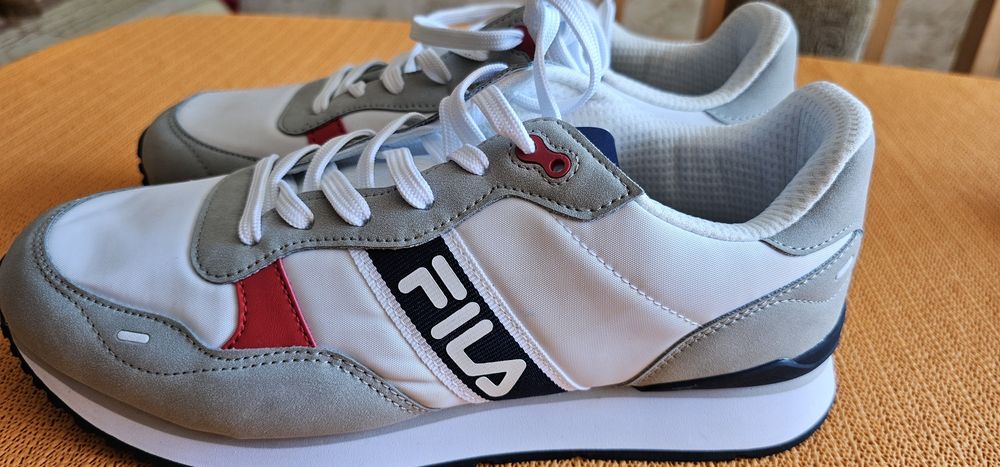 Продавам оригинални маратонки Fila