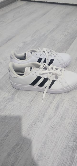 aidas Noi din piele Marimea 41