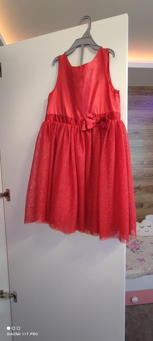 Детска рокличка в червено H&M