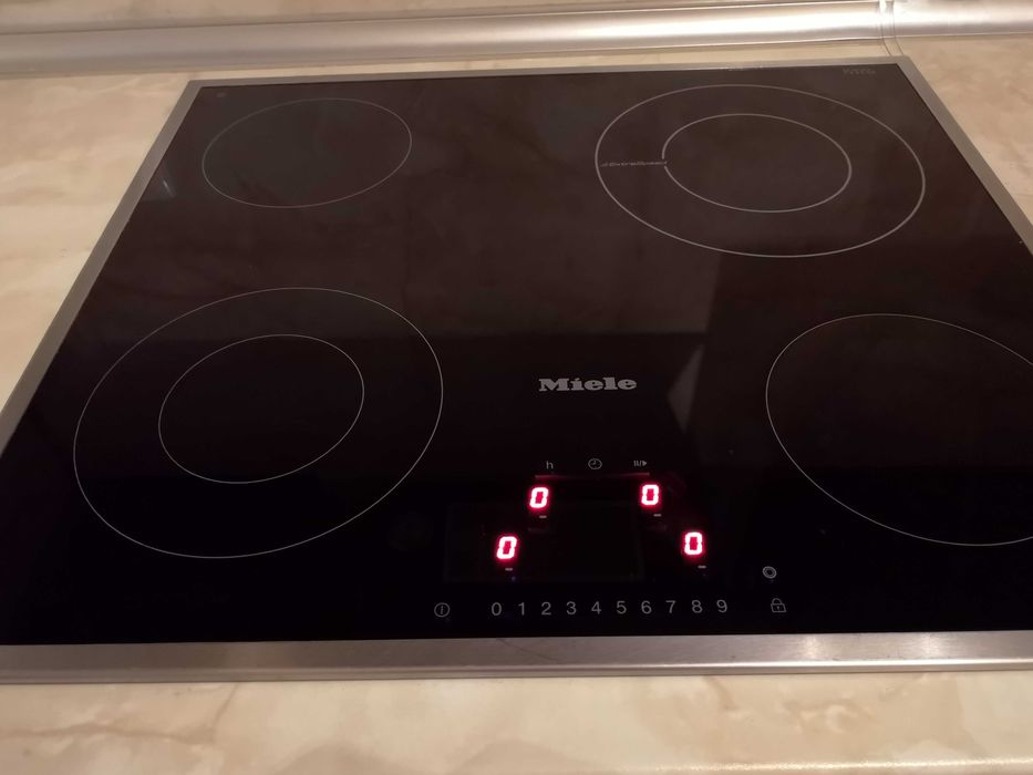 Стъклокерамичен плот MIELE с Гаранция