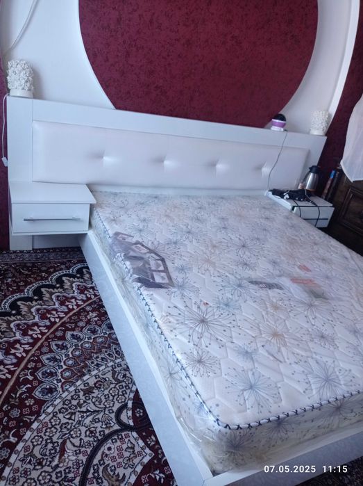 Holati yangidek no2kishilik divan sotiladi, toza yaltiroq akriliv mato