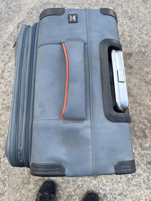 Продам чемодан в отличном все работает