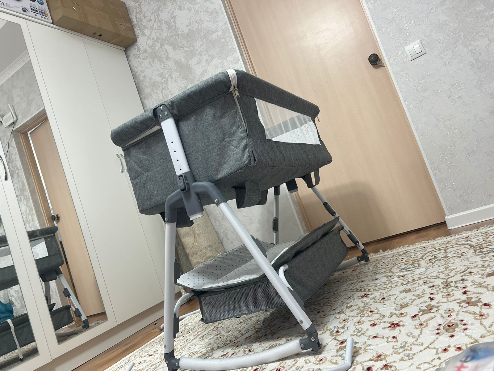 Продается кровать манеж