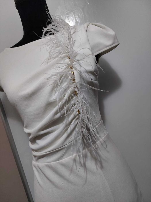 Rochie Fofy de cununie alba elegantă cu insertii de perle aurii sipene