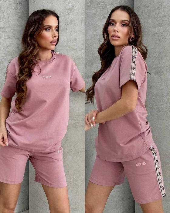 Compleuri dama cu pantaloni scurți