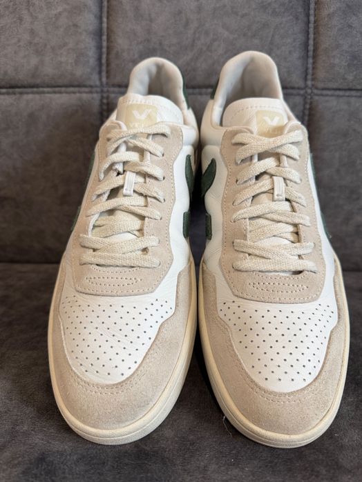 VEJA V-90 Extra White/ Cyprus.