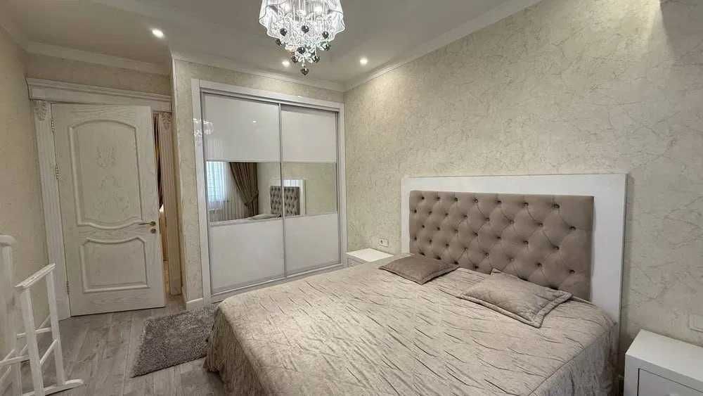 Новостройка, 3 комнат 111м2, Евро ремонт, ор-р Рынок Малика`