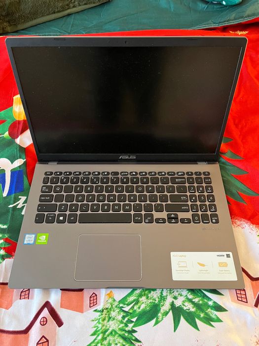 Laptop Asus cu Licenta Win11.