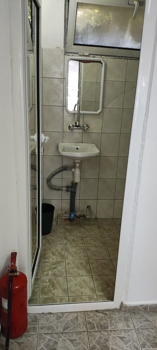 Давам под помещение в гр.Търговище 25к.м. Фризьорски салон широк центъ