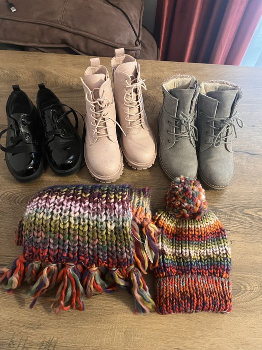 Incaltaminte marimea 34 + fular si caciula