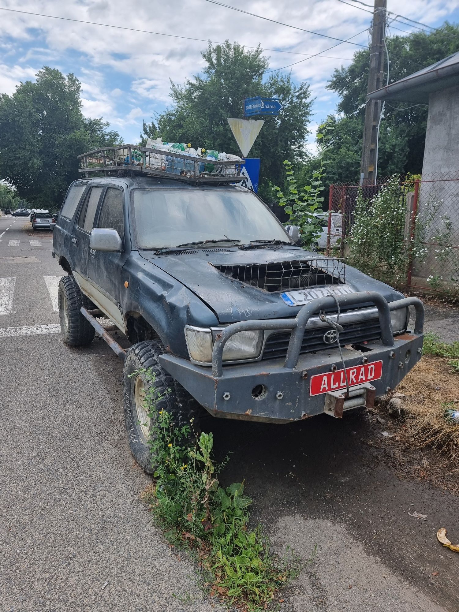 Vând toiota 4 runner sa hilux