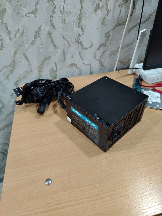 Yangi 600w blok pitaniya sotiladi