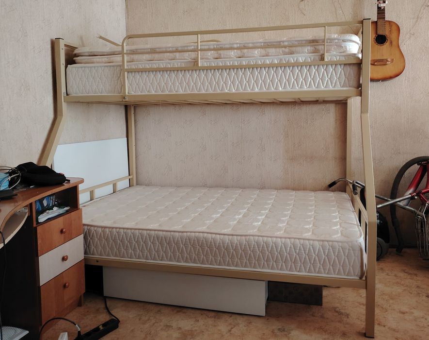 Продам двухярусную кровать