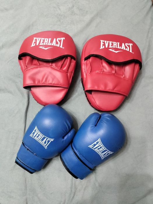 Перчатки и лапы боксерские