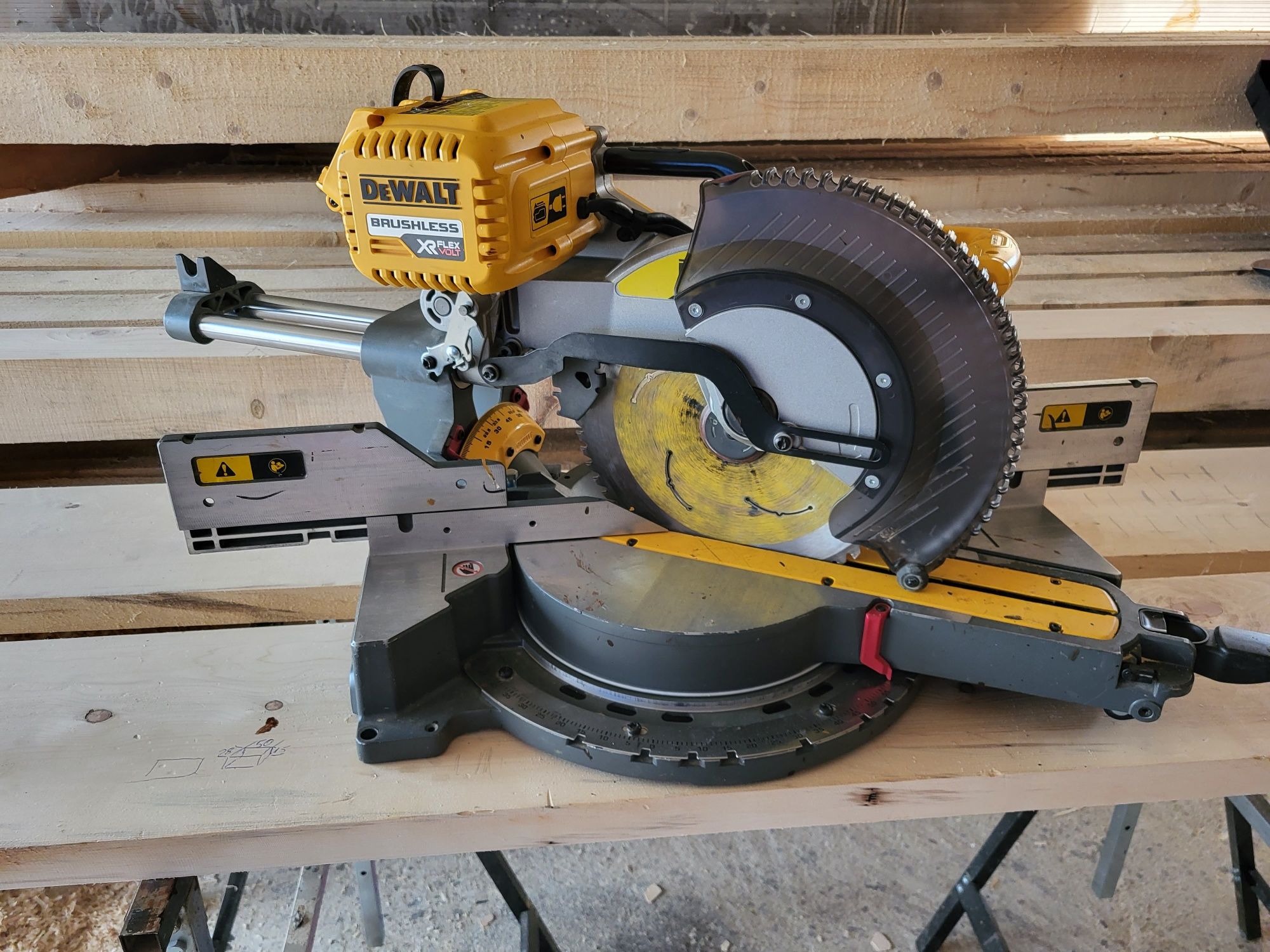 Circular unghiular dewalt  defect!