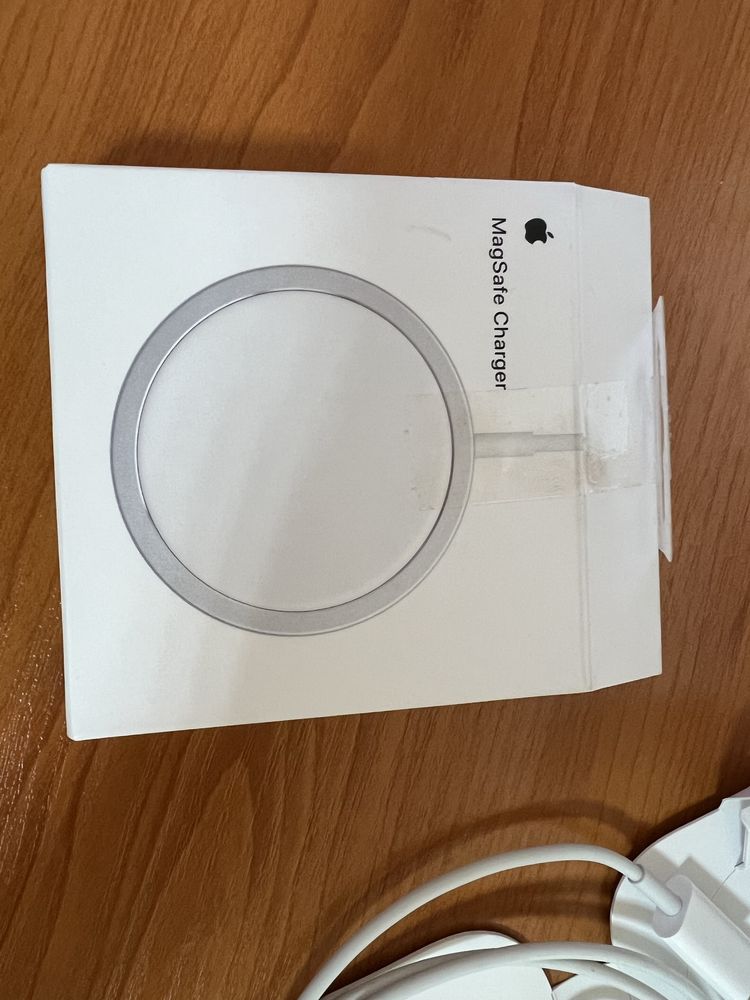 Магнитно зарядно Apple MagSafe