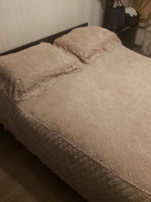 Продаю покрывало велюровый