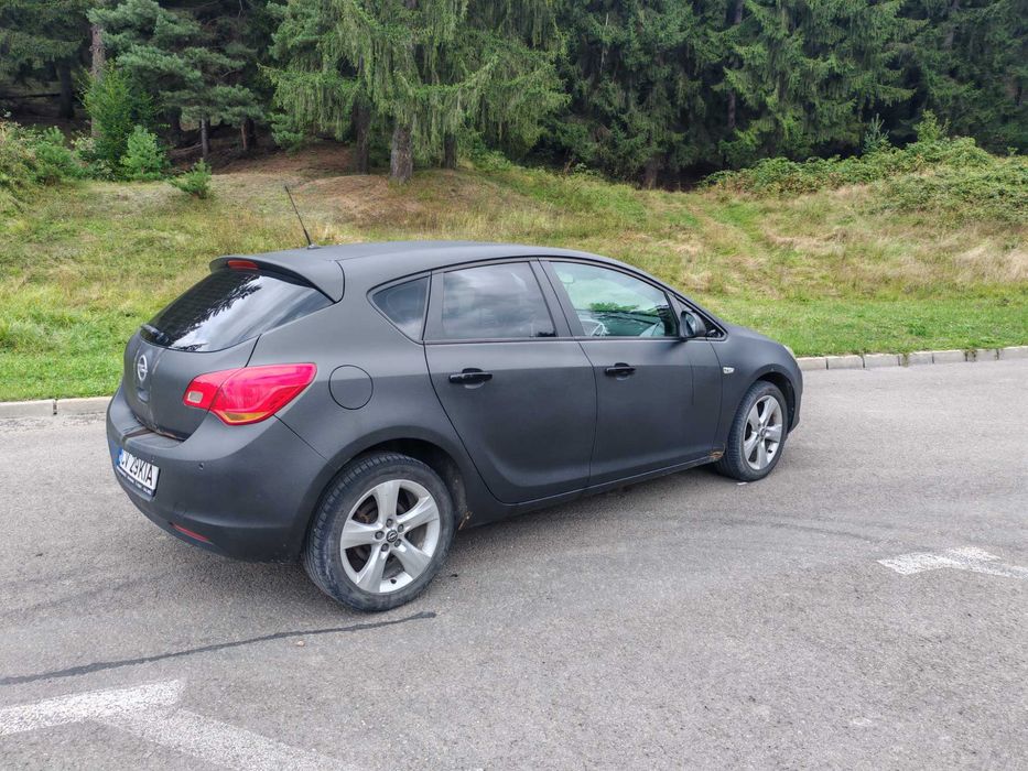 Opel Astra J 2011