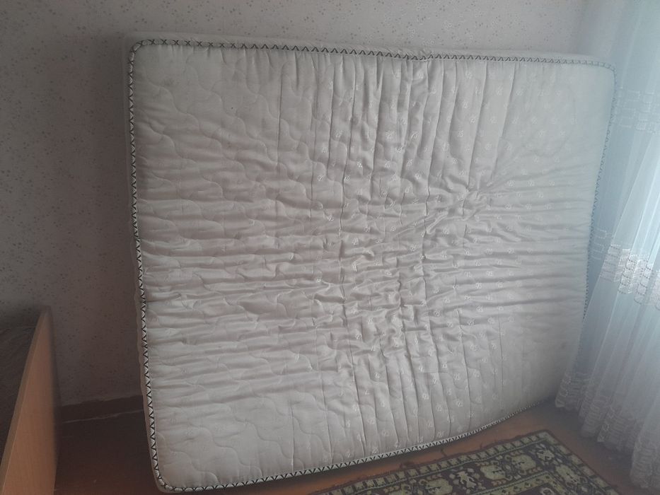 Продам матрас б/у в хорошем состоянии