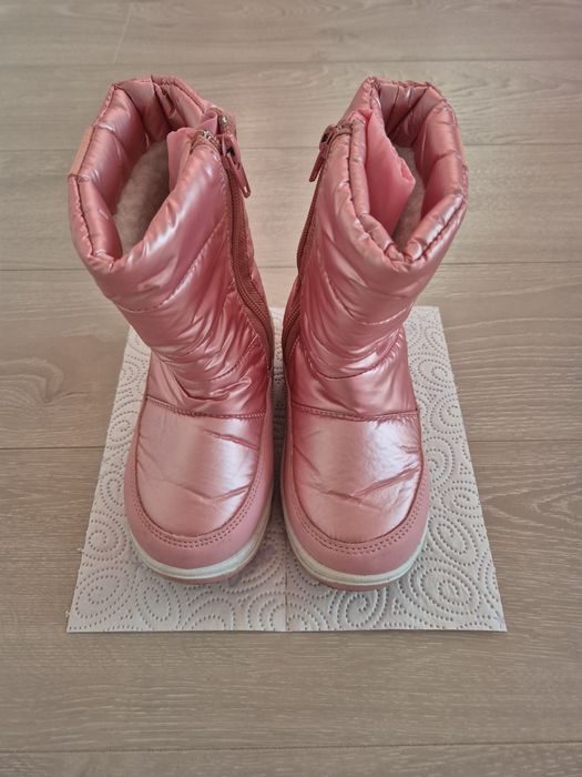 Много запазени апрески за момиче 28 и 26 номер