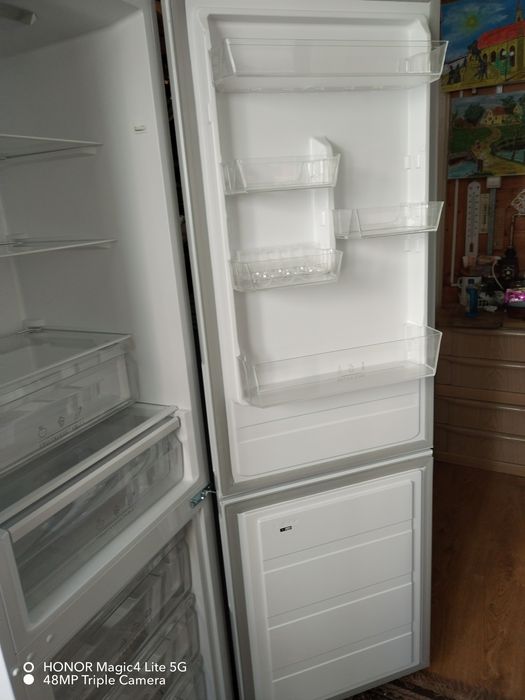 Combină frigorifică total no frost nou.