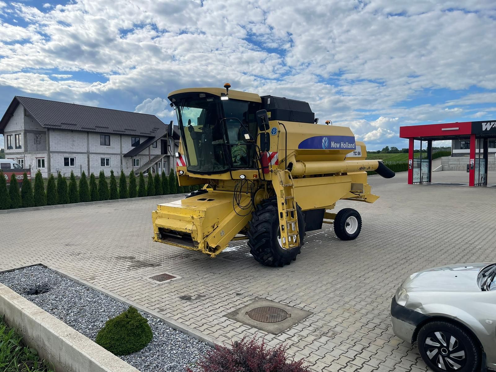 Combina  New Holland tc 56