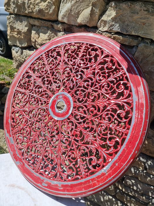 Mobila vintage!Set masa cu două scaune din lemn și metal.