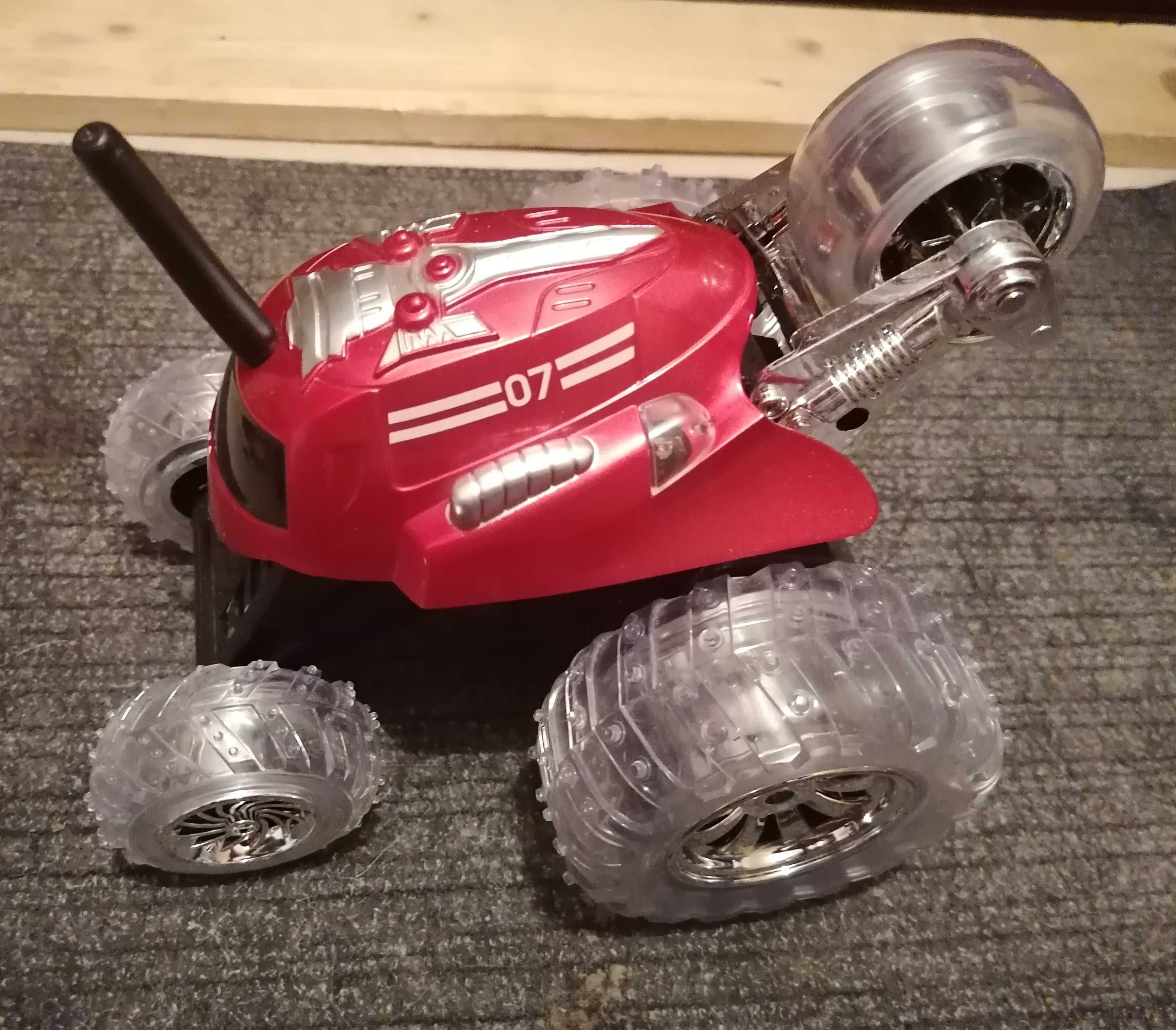 Кола с дистанционно управление и светлина Monster Spinner RC, Червена