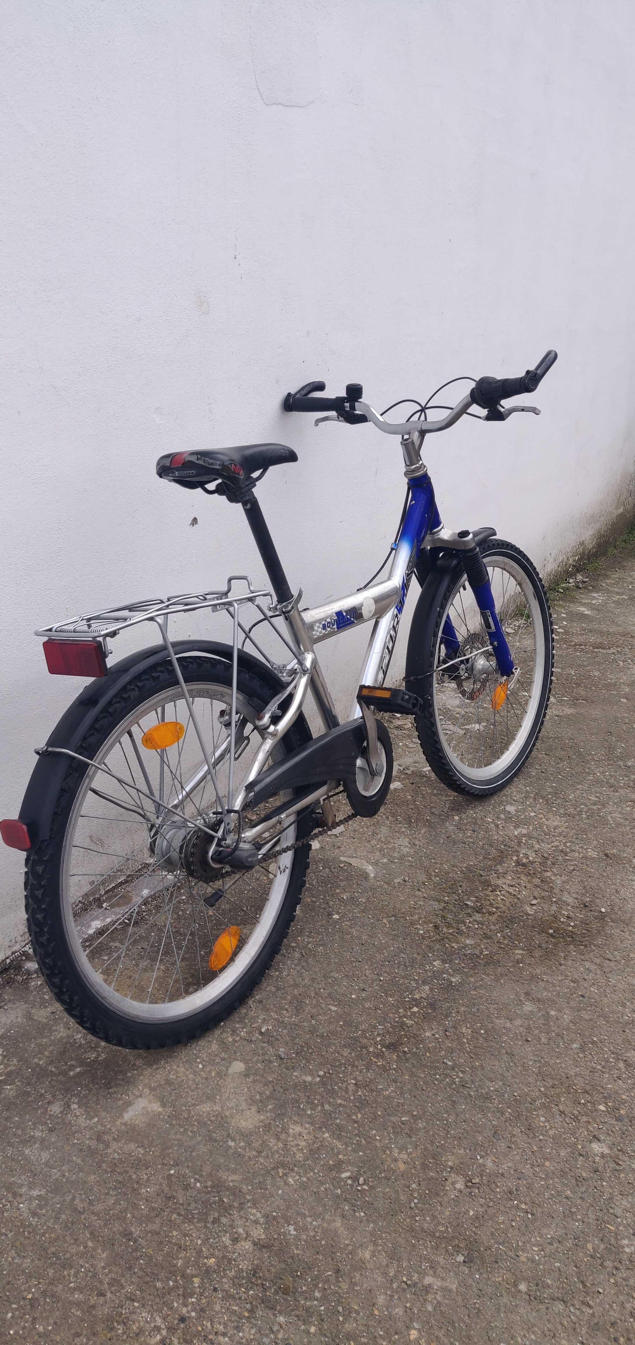 Bicicleta de 24 inch cu 5 viteze in butuc