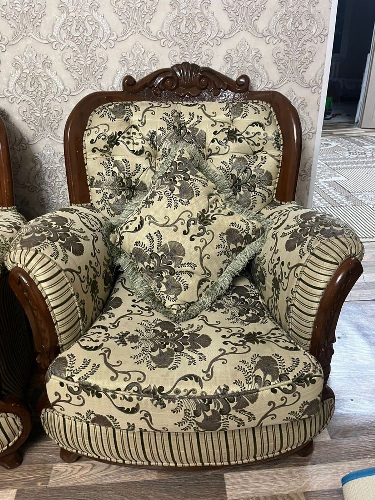 Продажа диван сервант стул