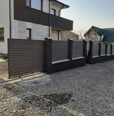 Construim garduri si porti din sipca metalica, panouri stil jaluzele,