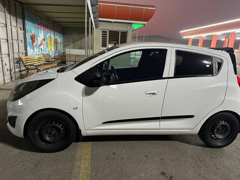 Продаётся Chevrolet Spark третья позиция