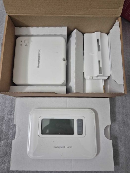 Termostat programabil wireless Honeywell Home Y3C710RFEU
