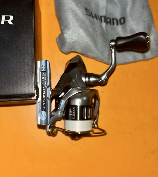 mulineta SHIMANO Twin Power C2000S