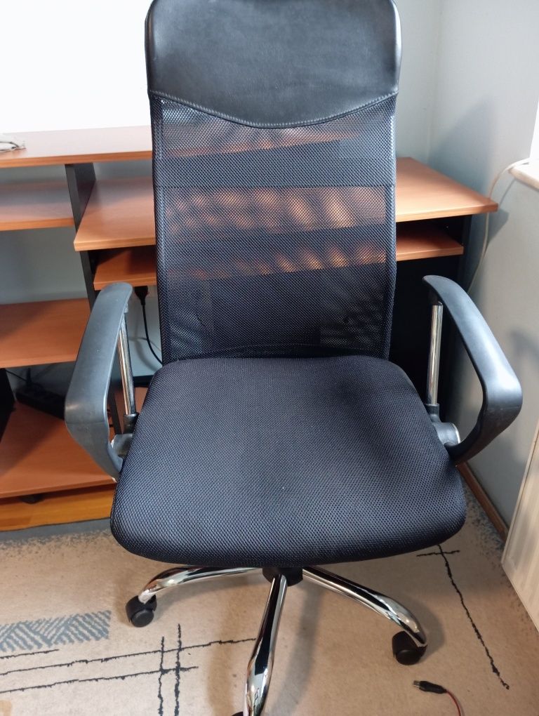 Birou calculator desktop si scaun ergonomic