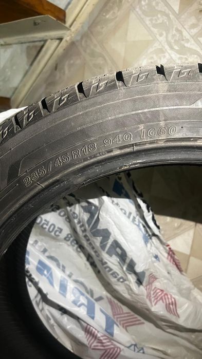 Почти новый. Лепучка. на камри 70