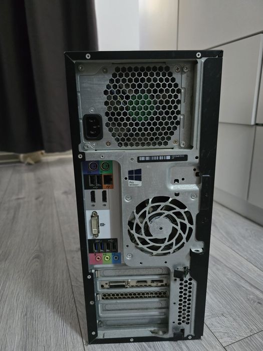 Vând PC +monitor 
Memorie 8 GB DDR3
Kingmax SSD 240GB
ST500DM