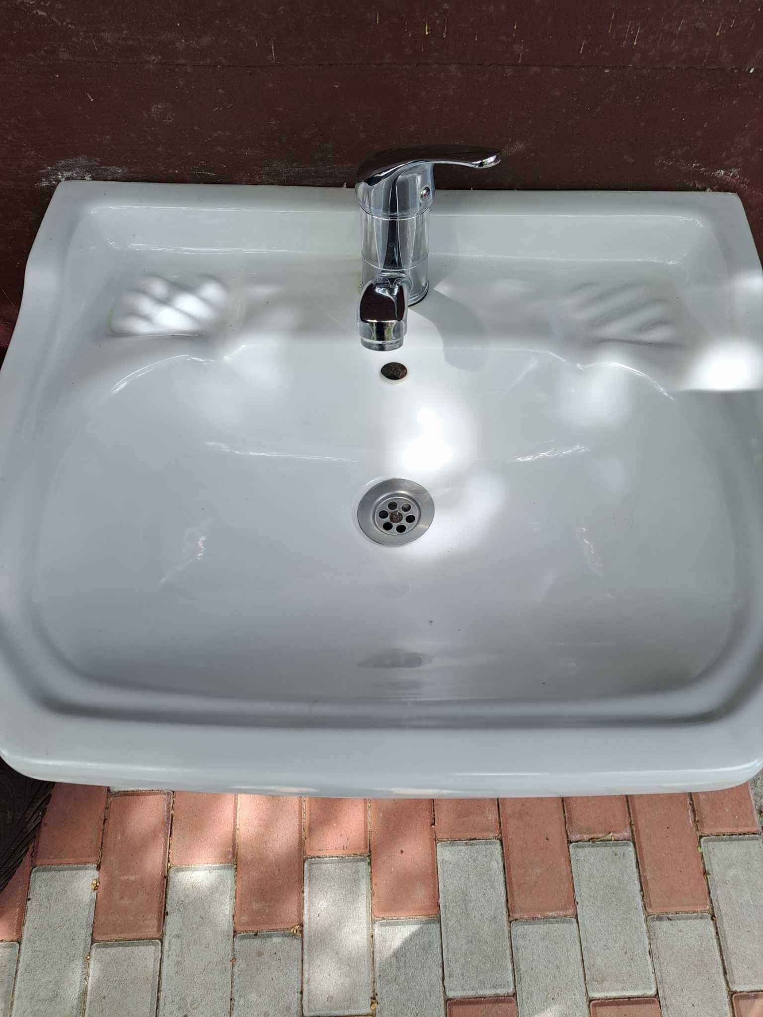 Accesorii baie.Se vând la pachet lavoar, oglindă.