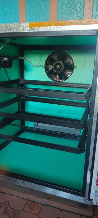 Инкубатор профессиональный