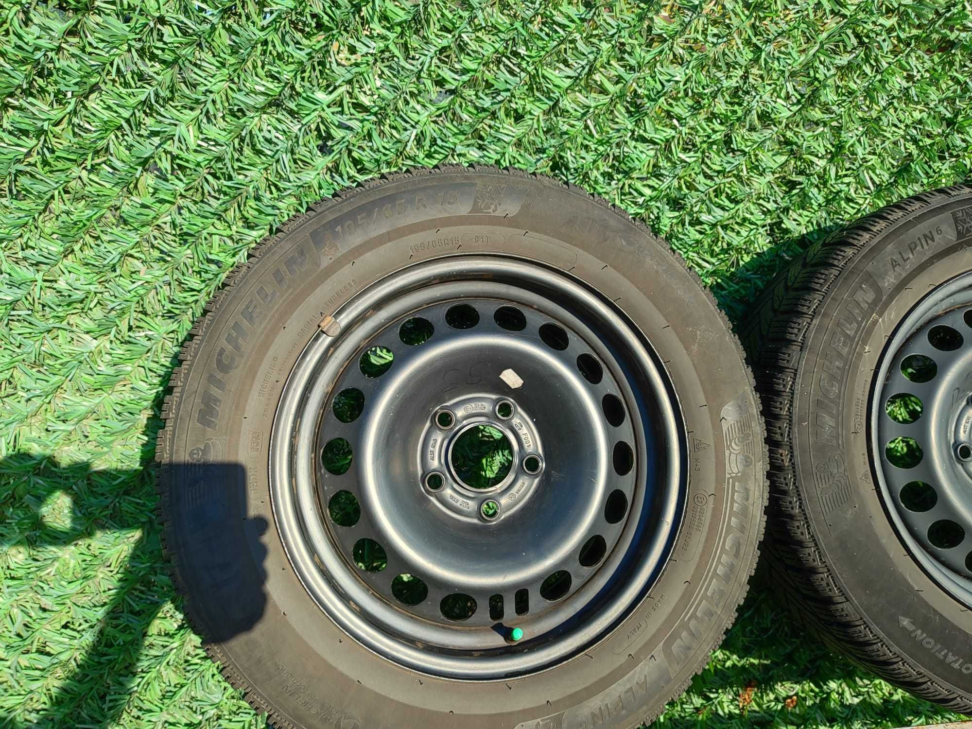 Vand set 4 roti Opel Astra H - anvelope iarna cu jante tabla.