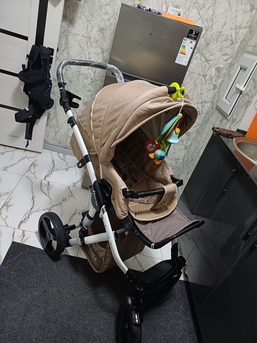 Продаётся фирменный коляска