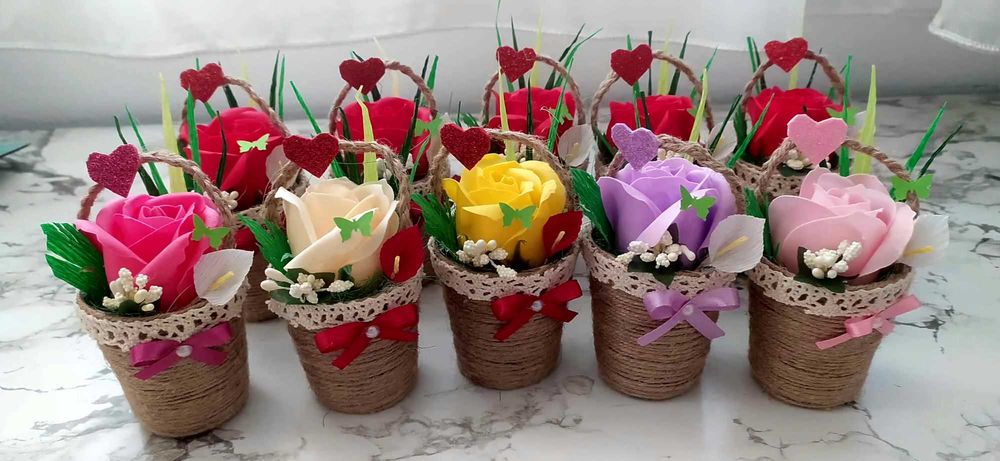 Кошнички със сапунени рози