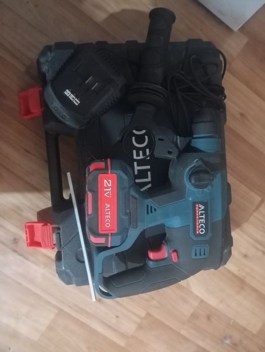 Перфоратор и шуруповерт