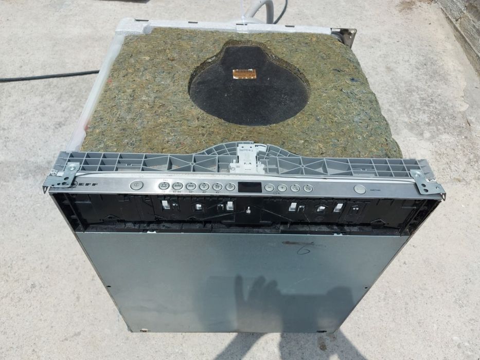 Съдомиялна Neff 60см
Цена 450лв.
За пълно вграждане
14 комплекта
С 3 к