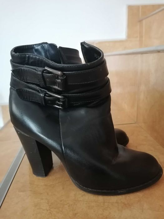 Vand Pantofi sí cizme